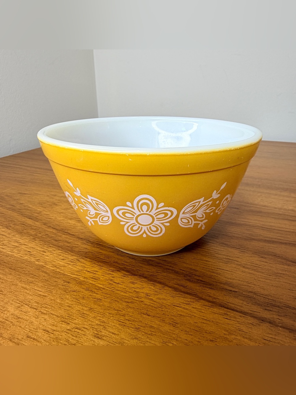 Vintage Pyrex Butterfly Flowers Gold 401 1.5 Pint Mixing Bowl Yellow Floral USA